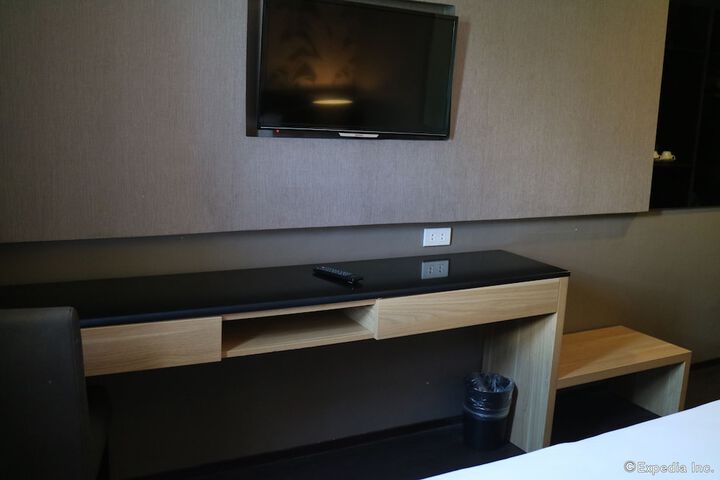 Room 25 of 40