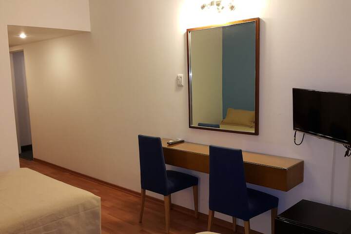 Room 4 of 33