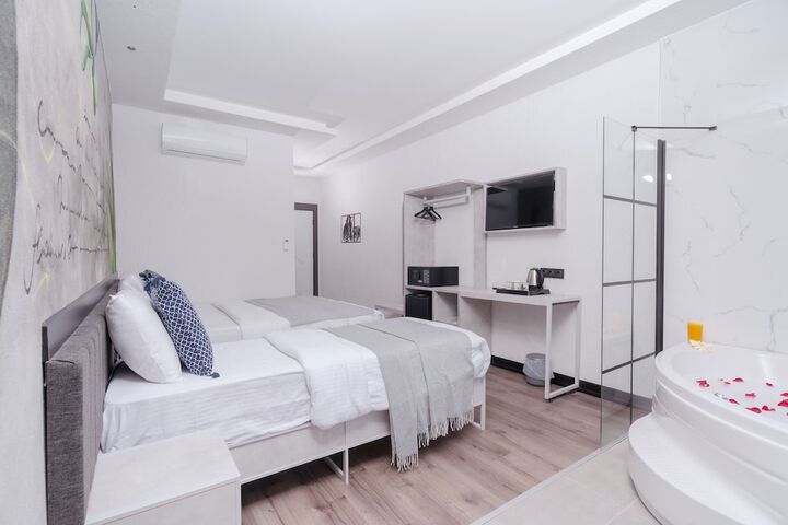 Room 38 of 60