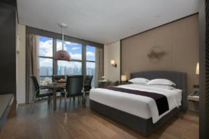 Room 8 of 9