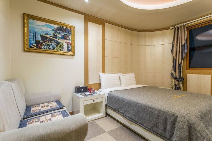 Room 15 of 31
