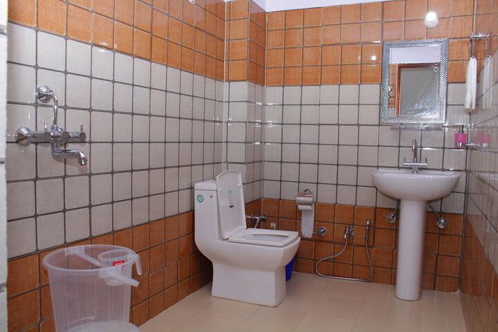Room 12 of 37