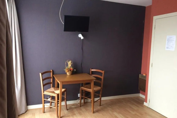 Room 6 of 16