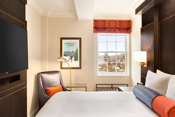 1 Queen Bed Main Building (19 of 29)