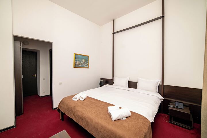 Room 12 of 26