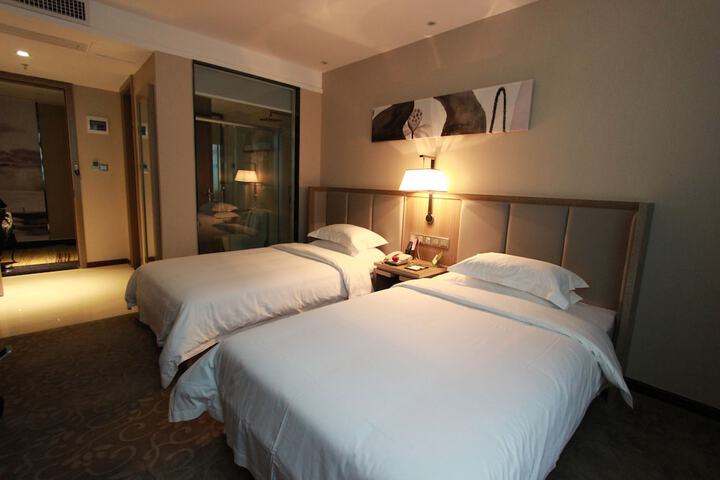 Room 15 of 92