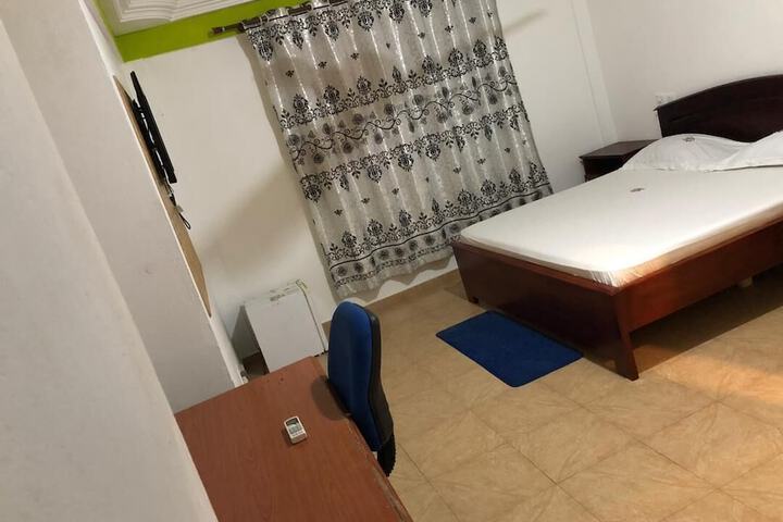 Room 5 of 8