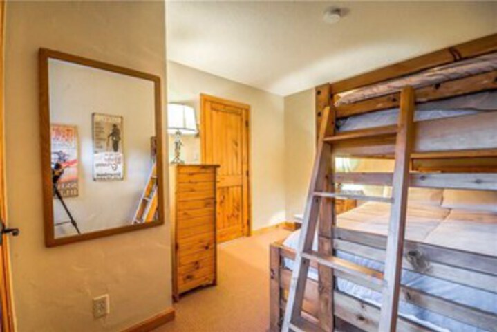 Room 26 of 34