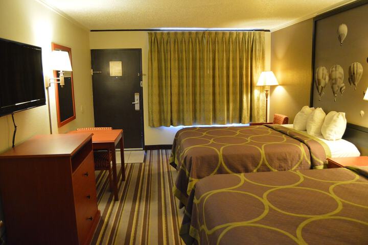 2 Queen Beds (11 of 17)