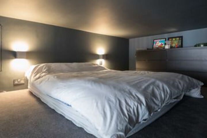 Room 6 of 17