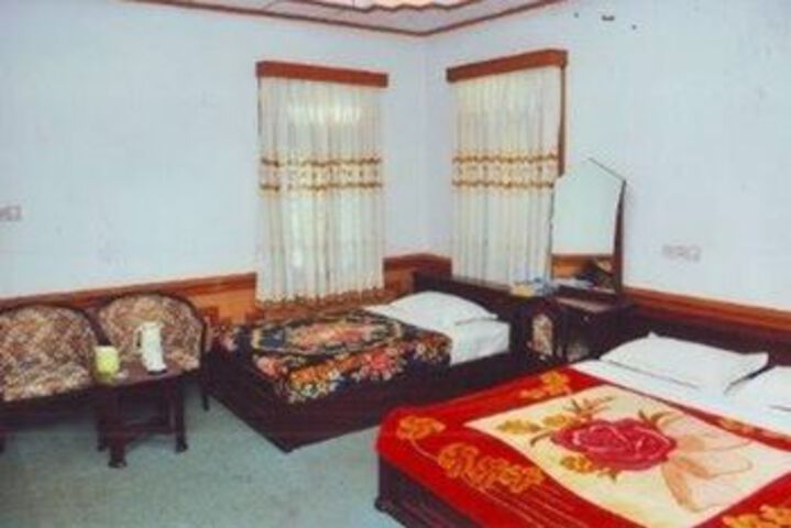 Room 9 of 16