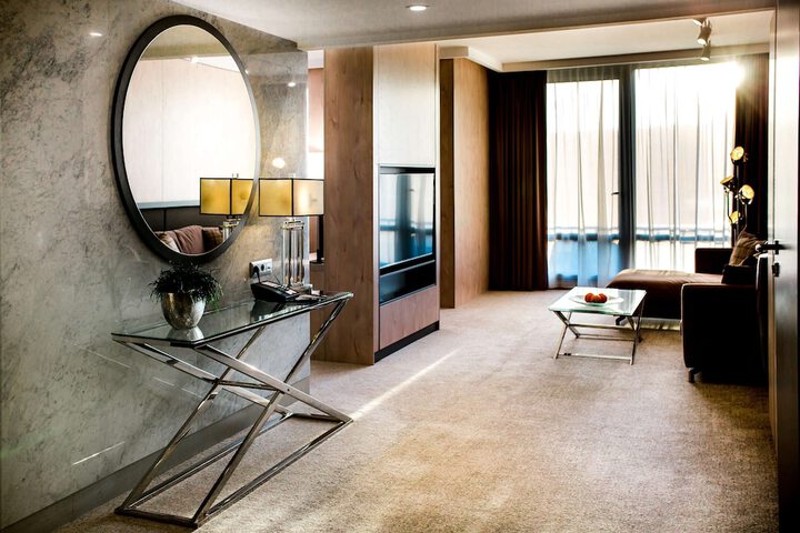 Room 15 of 203