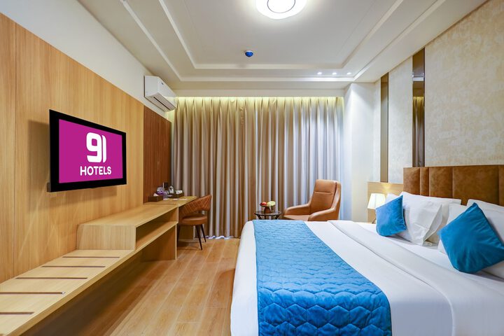 Room 12 of 18