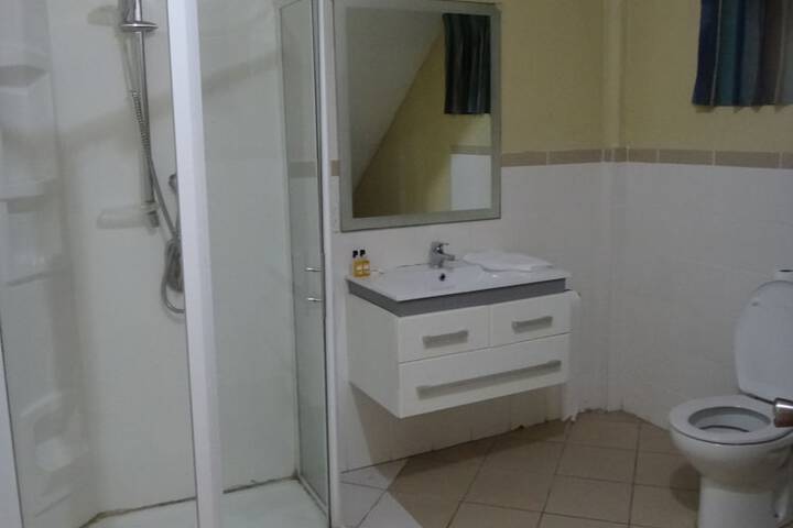 Room 33 of 69