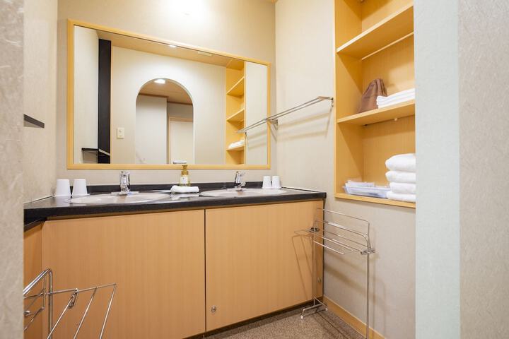 Room 49 of 240