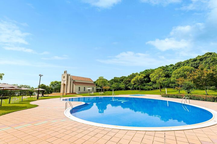 Pools & Facilities