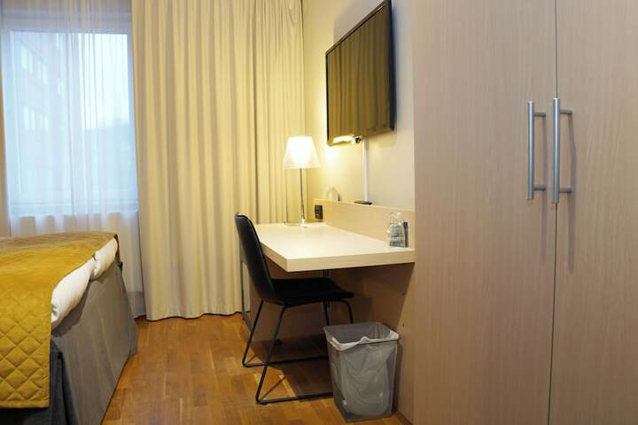 Room 27 of 100