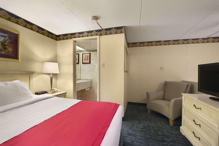 1 Queen Bed (1 of 9)