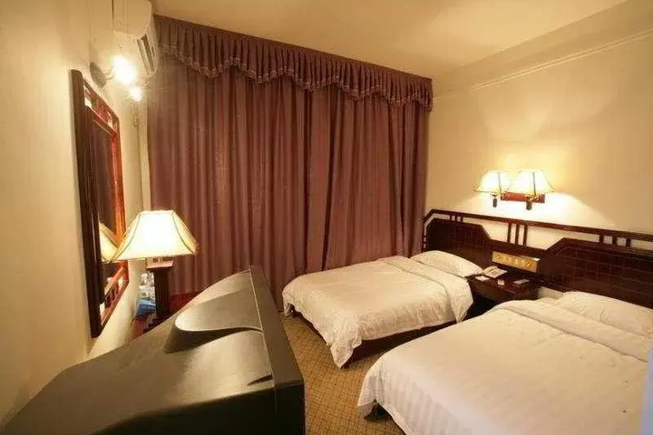 Room 4 of 11