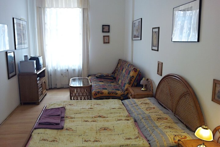 Room 12 of 209