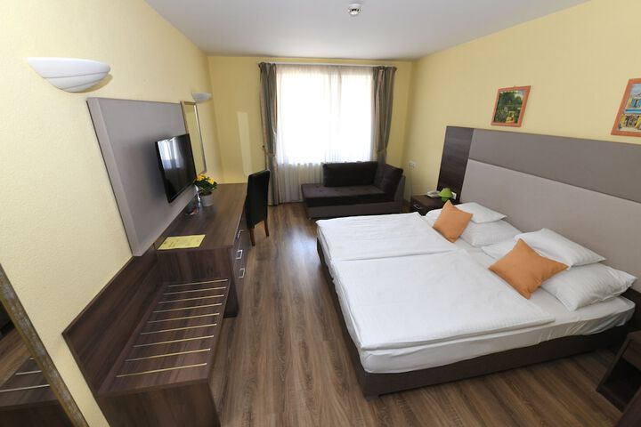 Room 26 of 34