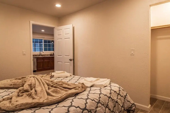 Room 5 of 13