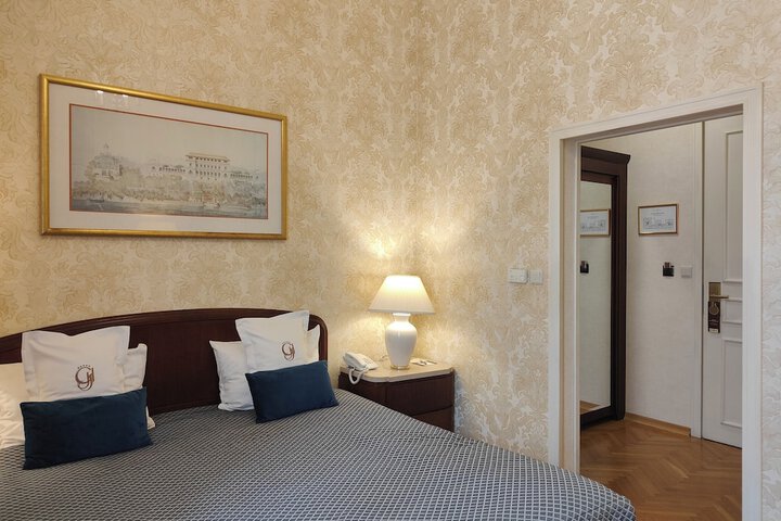 Room 50 of 80