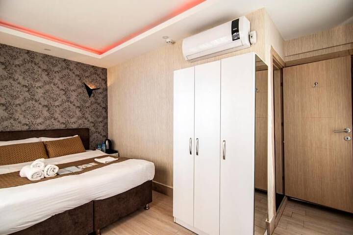 Room 7 of 44