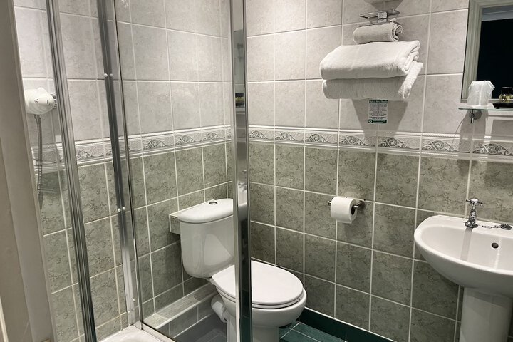 Room 7 of 18