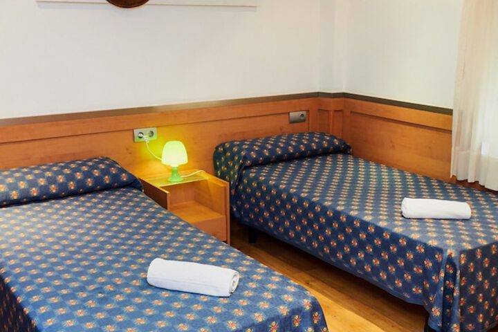 Room 2 of 38