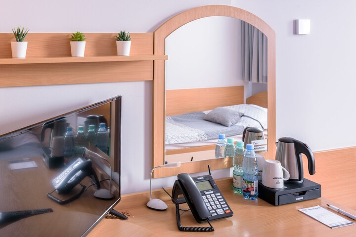 Room 9 of 34