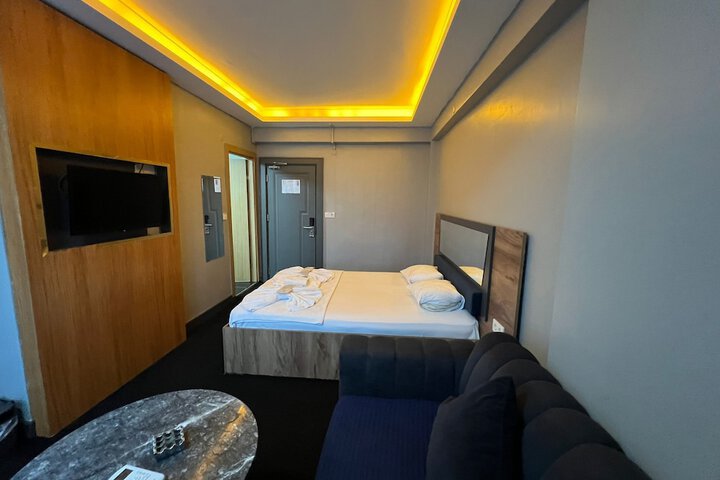 Room 3 of 11