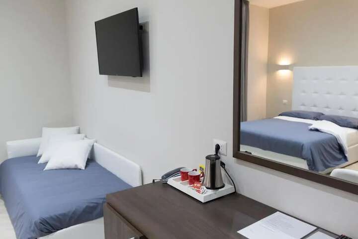Room 12 of 19