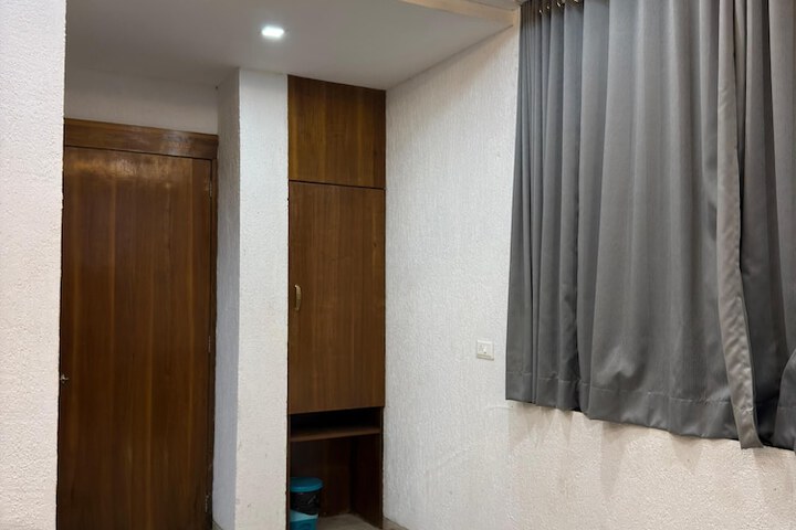 Room 31 of 83
