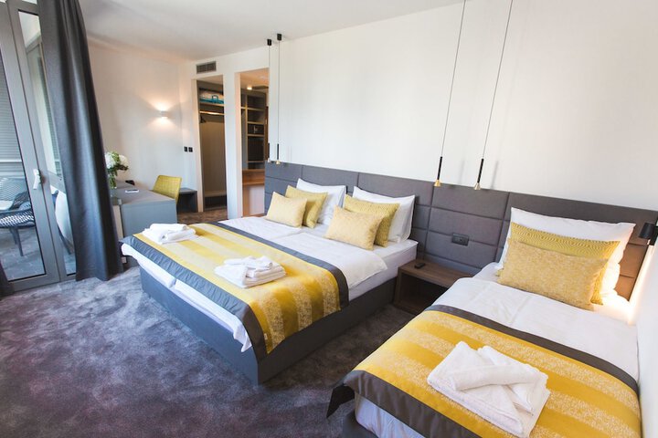 Room 21 of 114