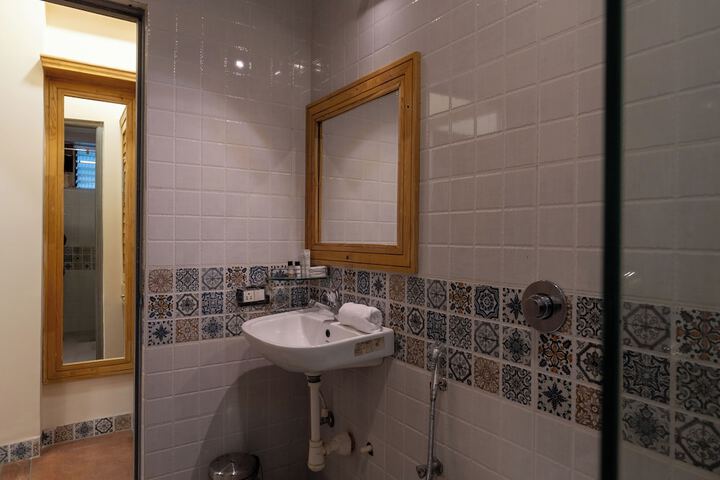 Room 12 of 42
