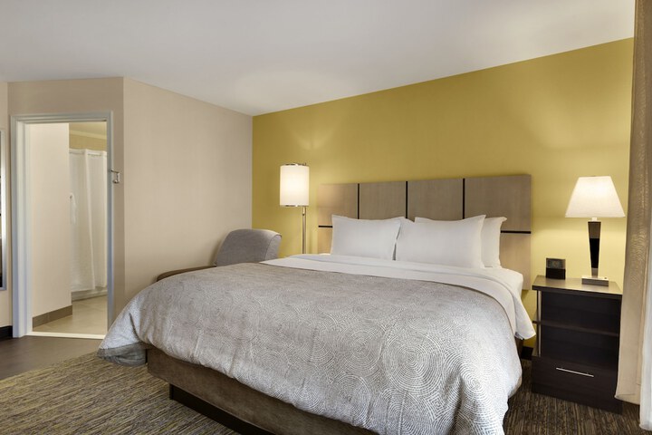 Room 7 of 28