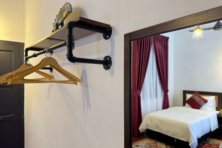 Room 30 of 108