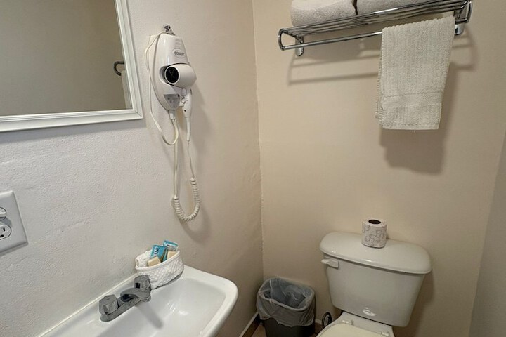 Room 27 of 44