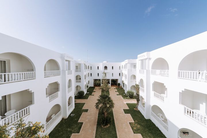 Hotel Exterior 138 of 145