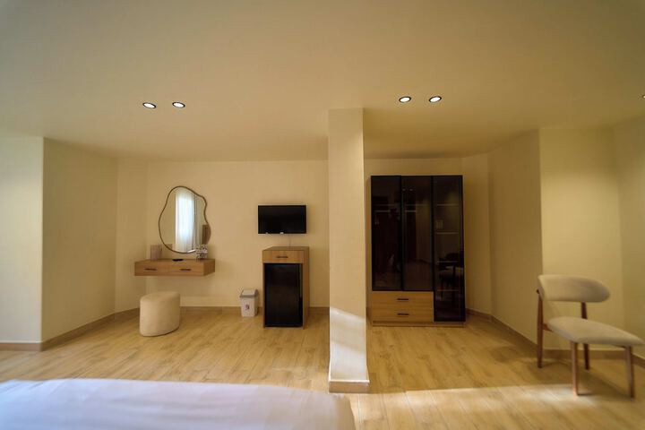 Room 82 of 174