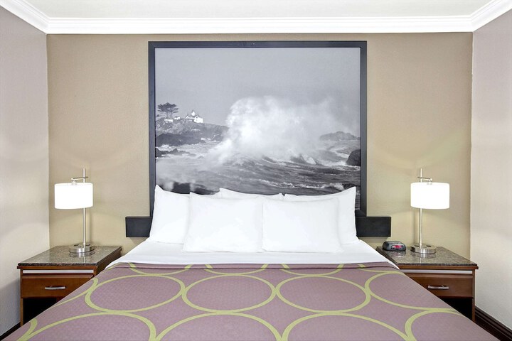 Room 14 of 24