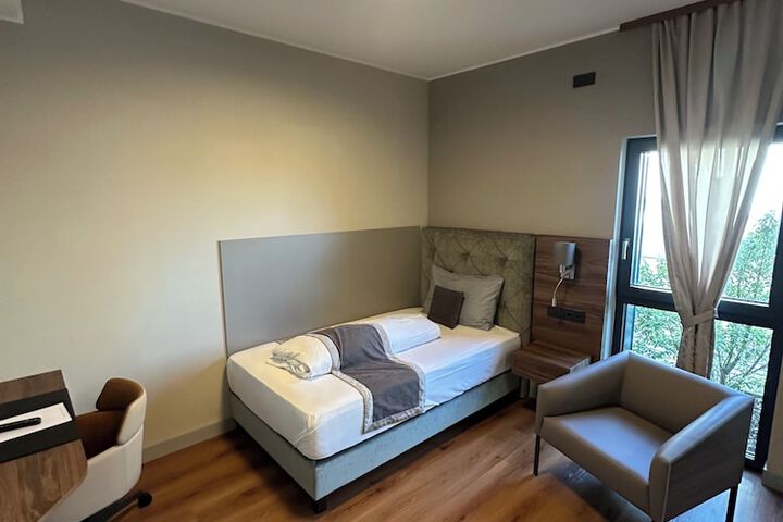 Room 19 of 100