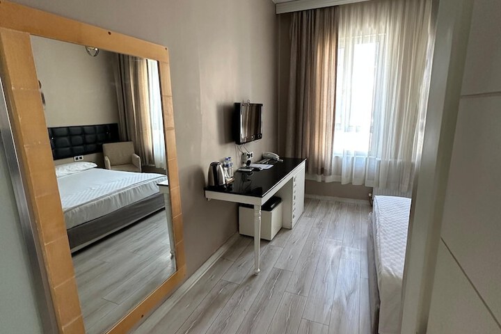 Room 19 of 77
