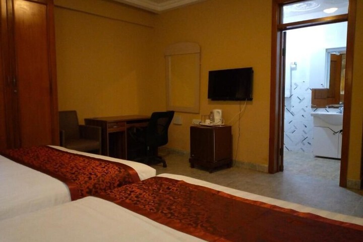 Room 28 of 64