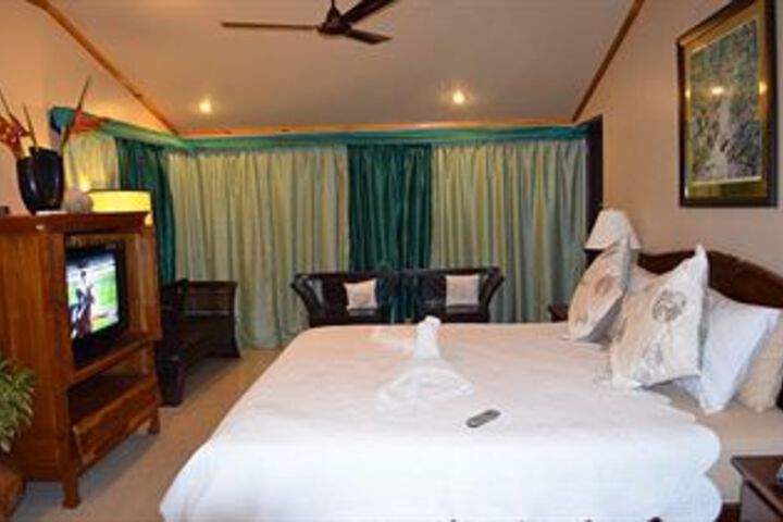Room 5 of 16