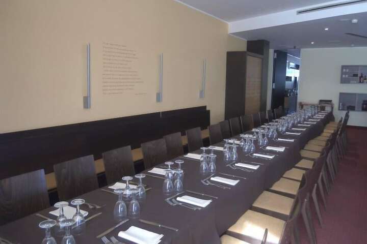 Dining 25 of 43