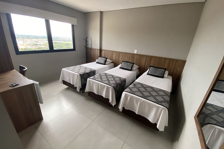 Room 9 of 25
