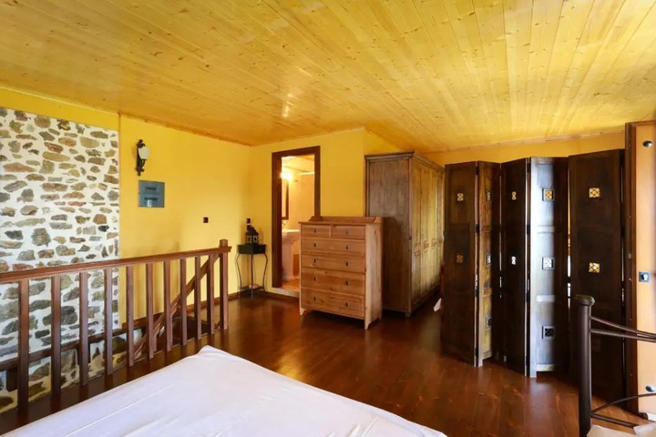 Room 3 of 10