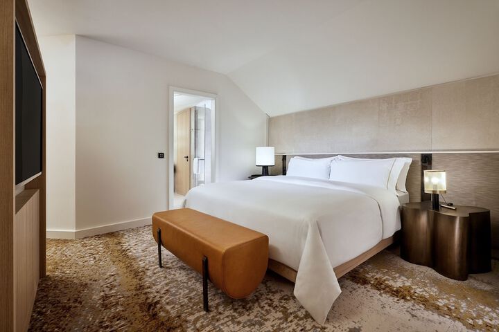 Room 17 of 100